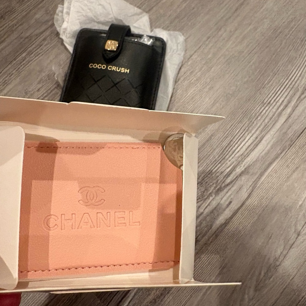 CHANEL COCO CRUSH VIP Novelty Smartphone Case BLACK and pink  mirror/ holder NEW - Picture 3 of 8